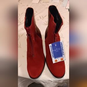 Boss and Co, Woman's Jordan Croco Print Bootie, NWT, Red, Size 6, 2" inch heel